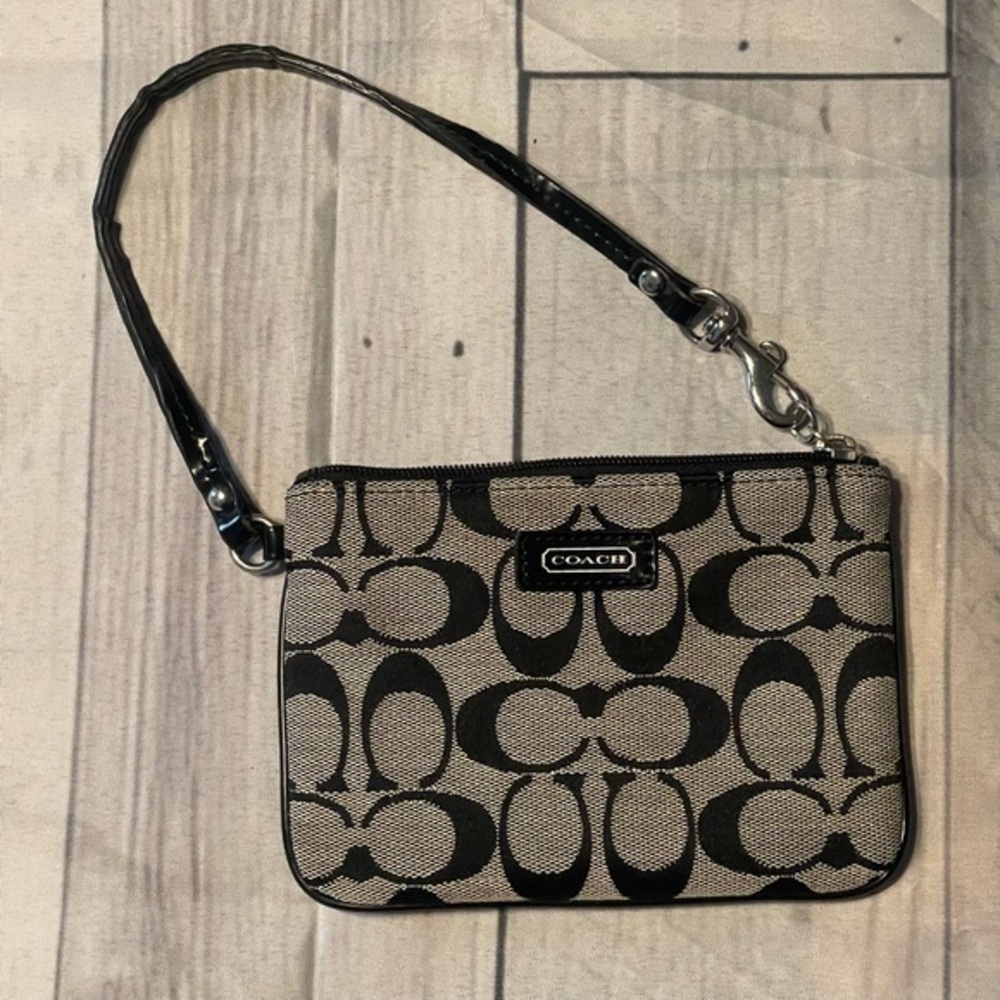 Coach Jacquard Black and Grey with Patent black leather wristlet ❤️💜